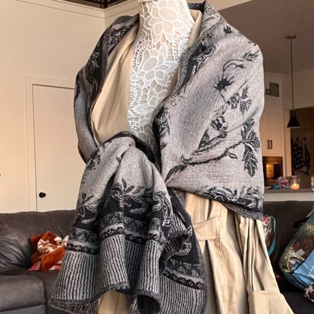 Scarf wrap, two-tone, gray